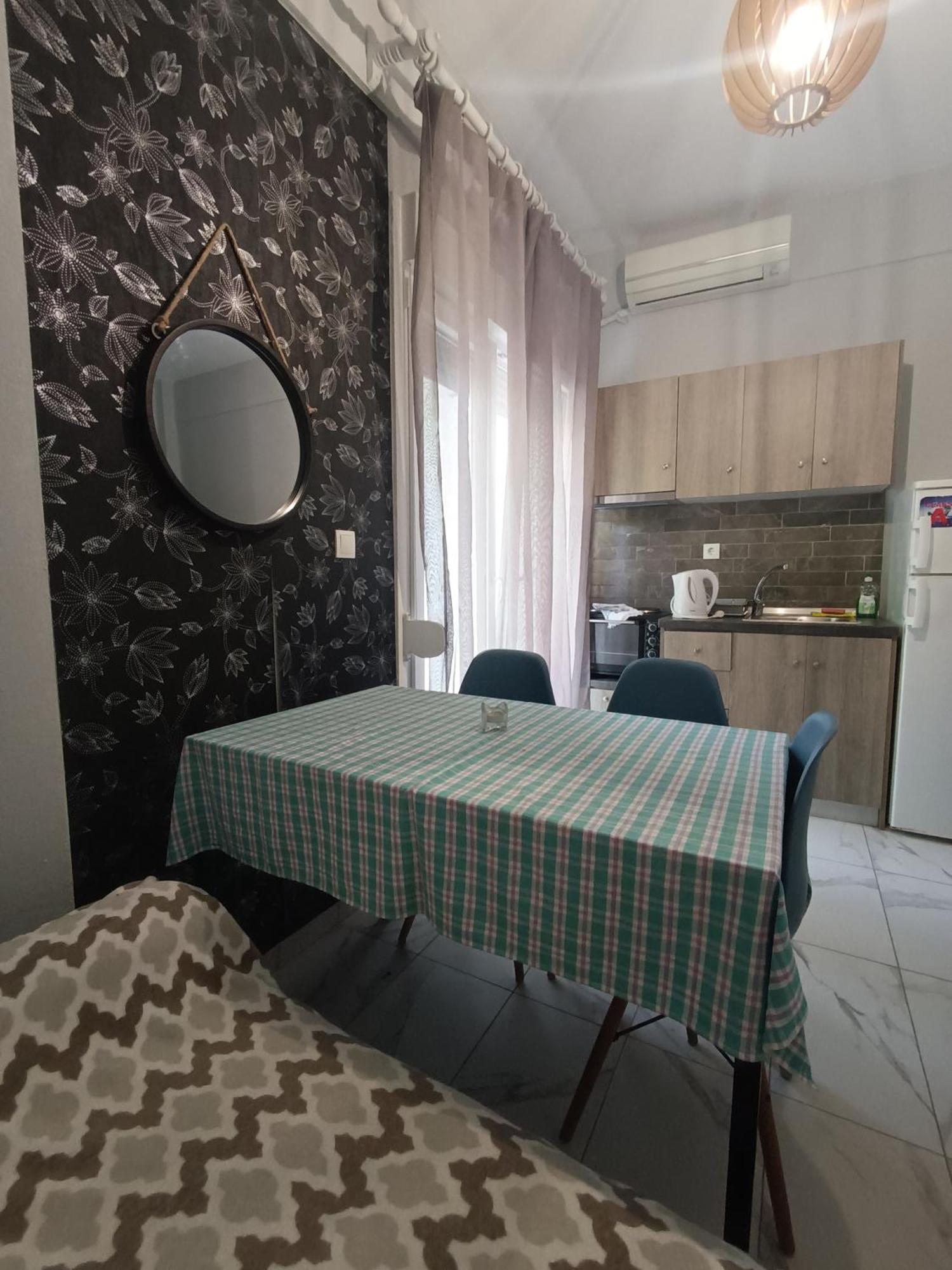 Deluxe Seaside Apartment Konstantinidis เนอาโปติไดอา ภายนอก รูปภาพ