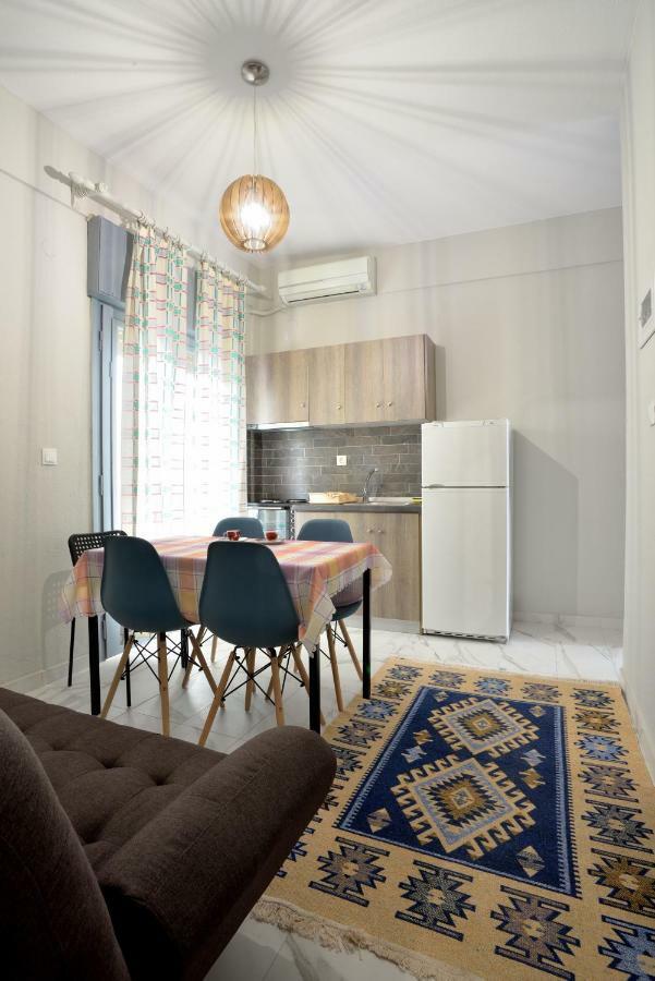 Deluxe Seaside Apartment Konstantinidis เนอาโปติไดอา ภายนอก รูปภาพ