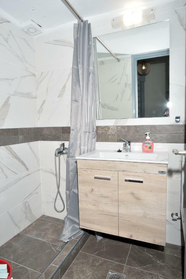 Deluxe Seaside Apartment Konstantinidis เนอาโปติไดอา ภายนอก รูปภาพ