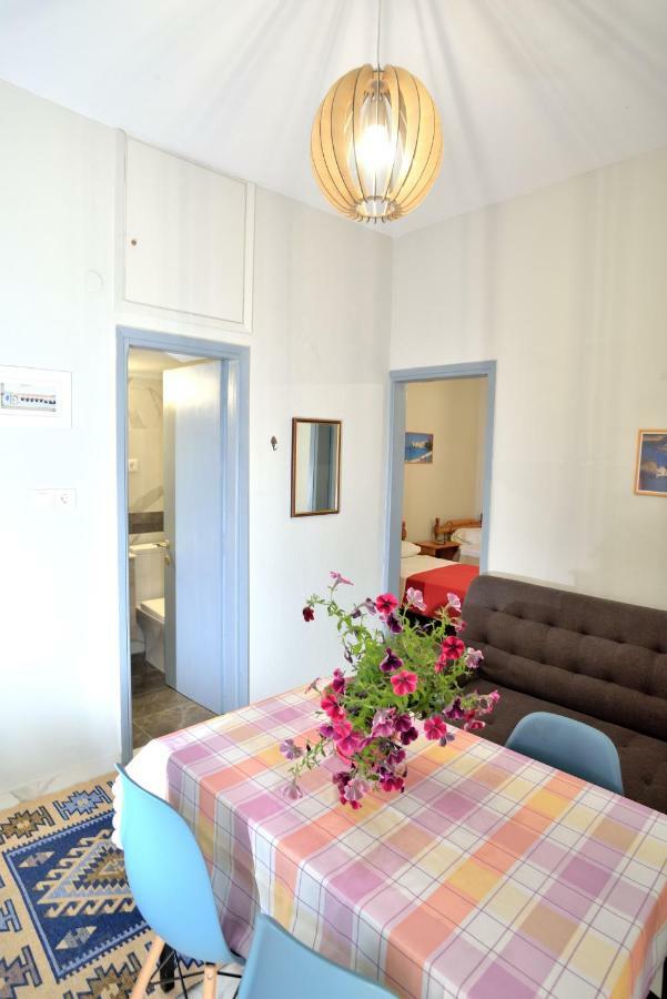 Deluxe Seaside Apartment Konstantinidis เนอาโปติไดอา ภายนอก รูปภาพ